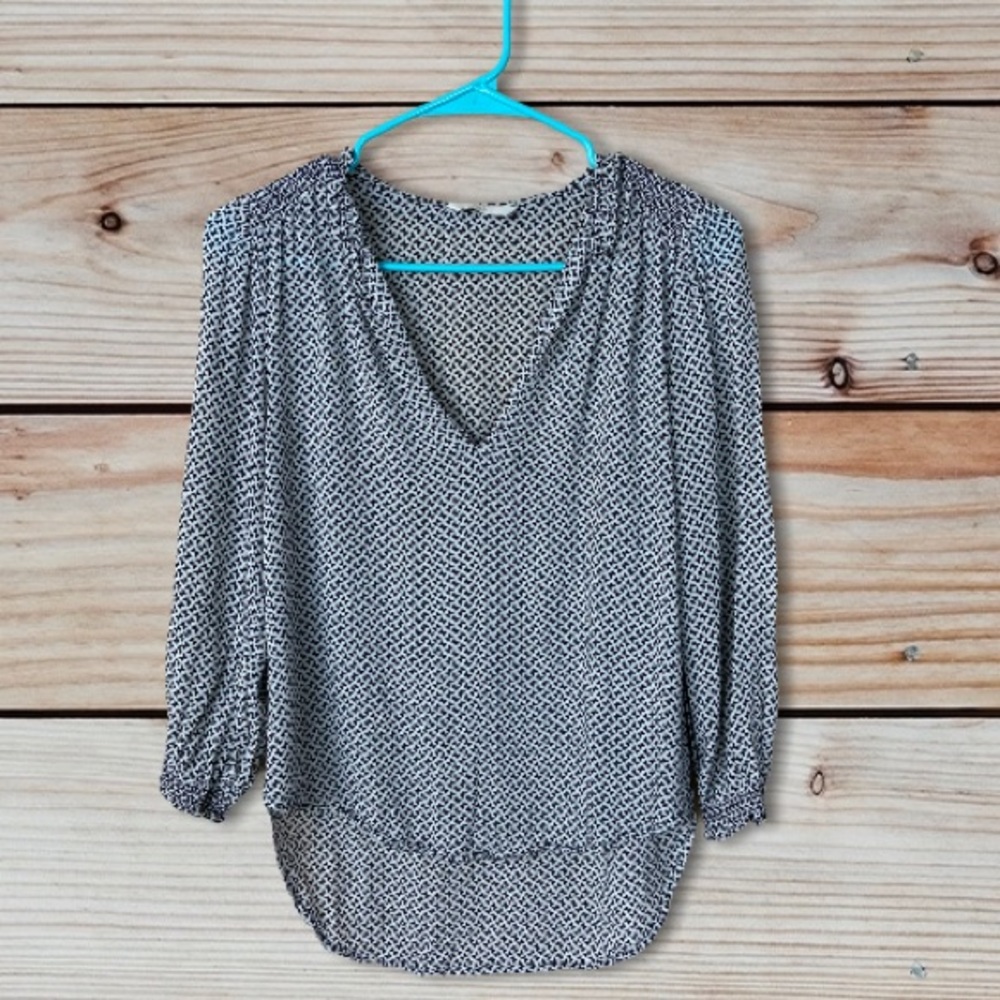 5/$25 H&M Butterflies Blouse | Navy & White